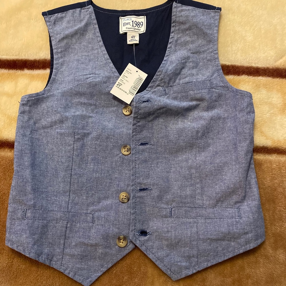 The children place vest